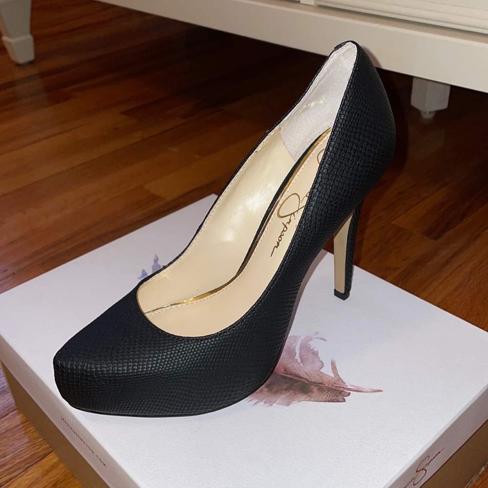Jessica Simpson shoes! ONLY WORN ONCE. Size 7.5. Box included!